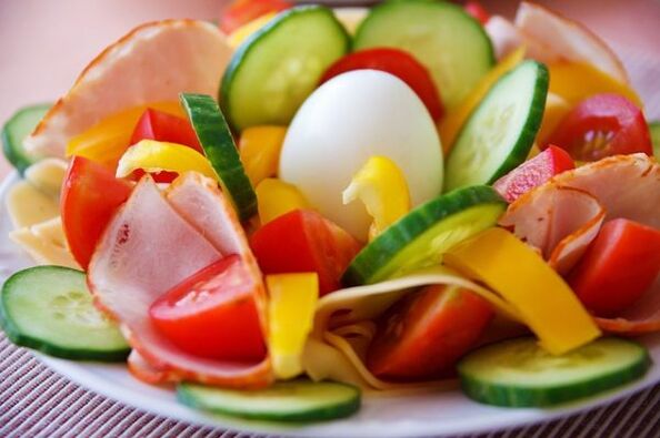Salad sayur dina menu diet endog-jeruk pikeun leungitna beurat