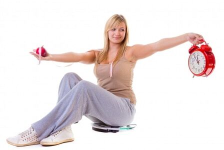 Hiji mojang anu hoyong leungit beurat tuang séhat sareng dumasar kana regimen